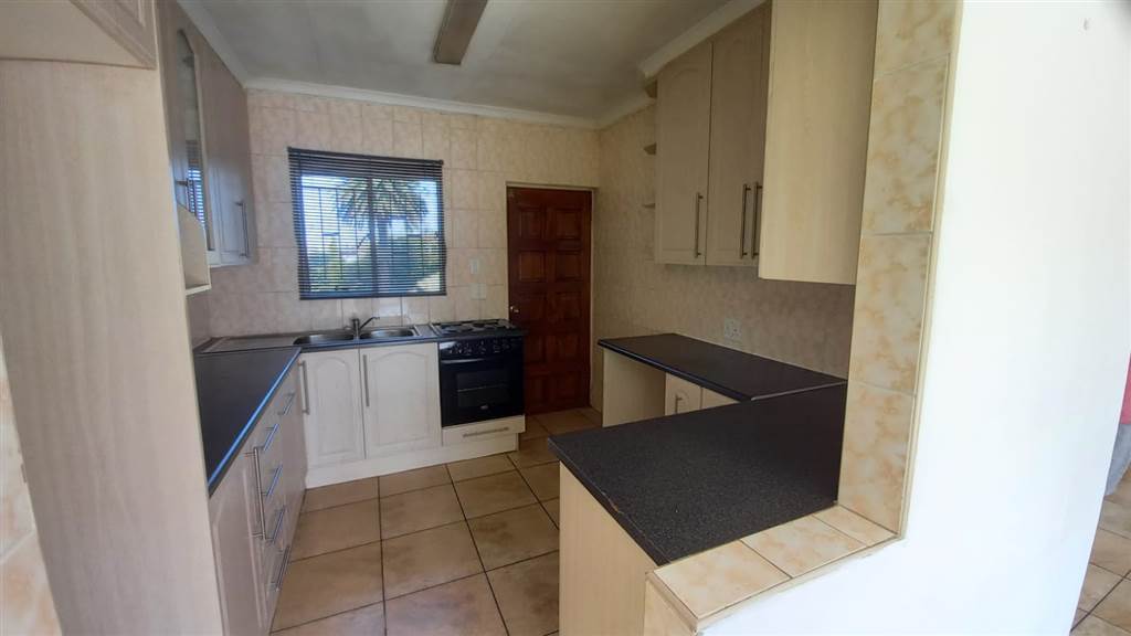 2 Bed Apartment in Northmead photo number 5