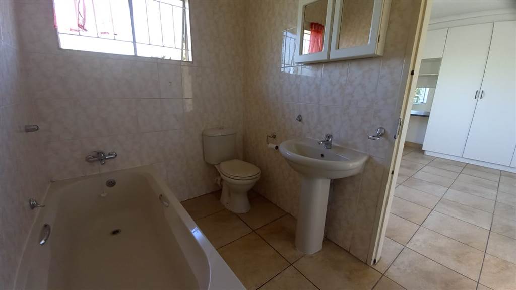 2 Bed Apartment in Northmead photo number 15