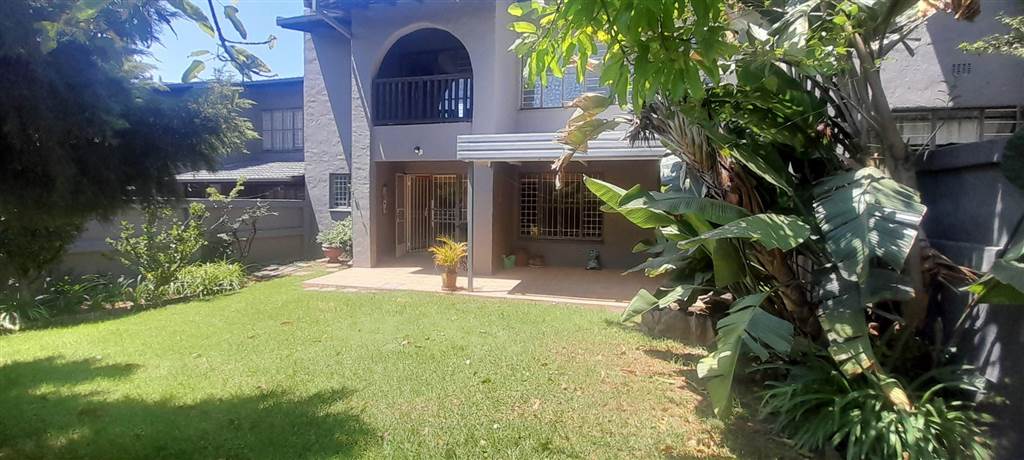 3 Bed Townhouse in Northcliff photo number 1