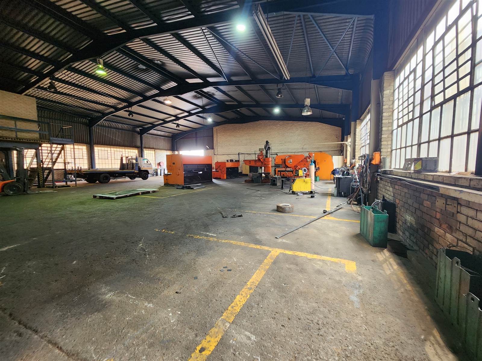 750  m² Industrial space in Sebenza photo number 6