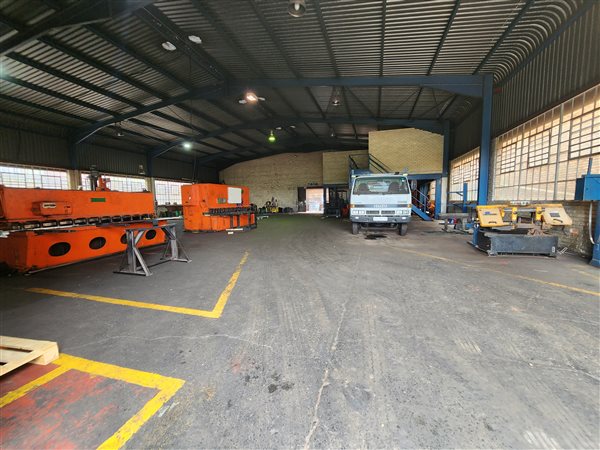 750  m² Industrial space in Sebenza