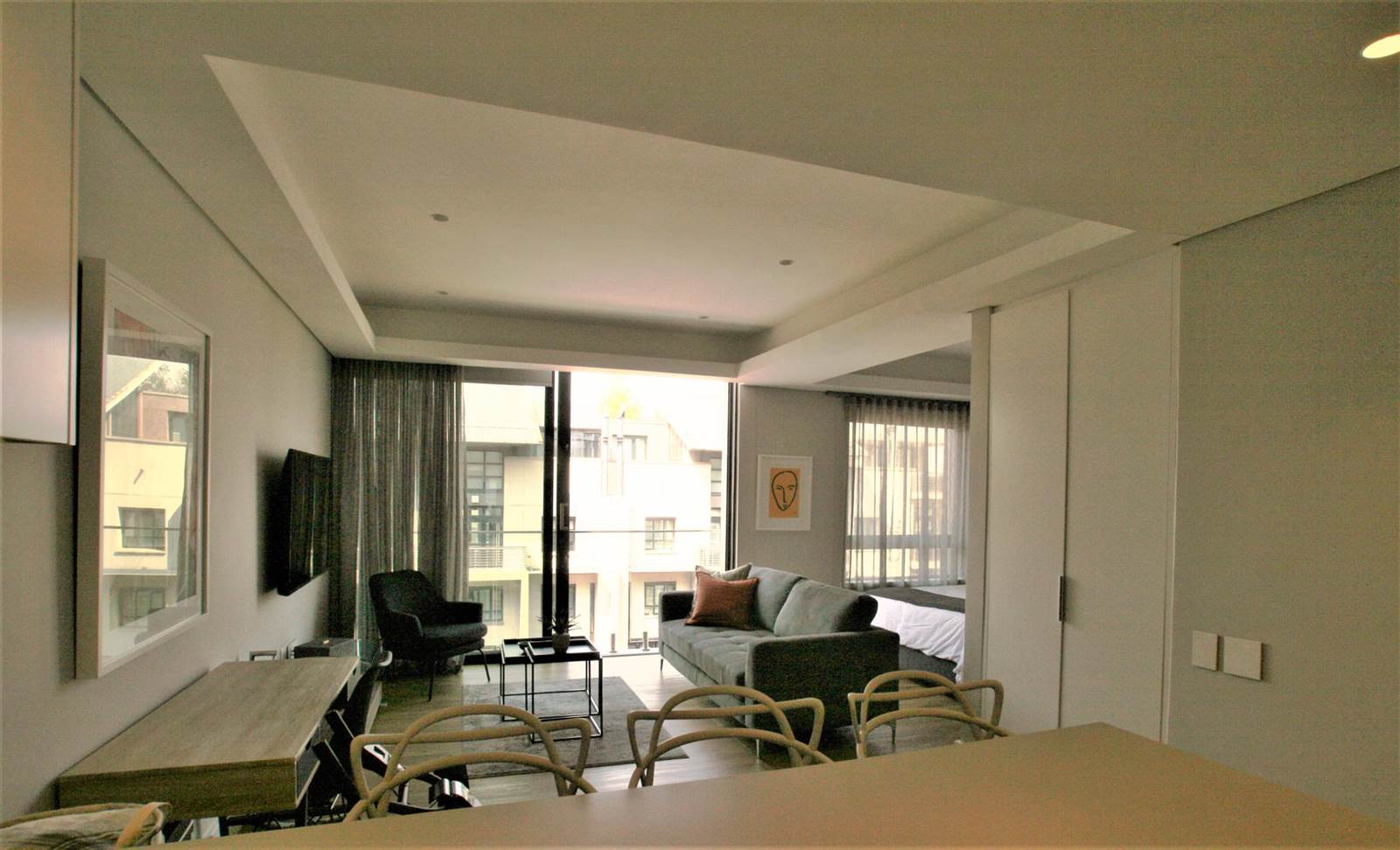 Studio Apartment in Melrose Arch photo number 3