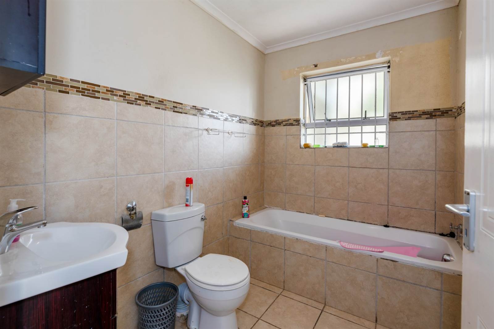 3 Bed Apartment in Muizenberg photo number 14