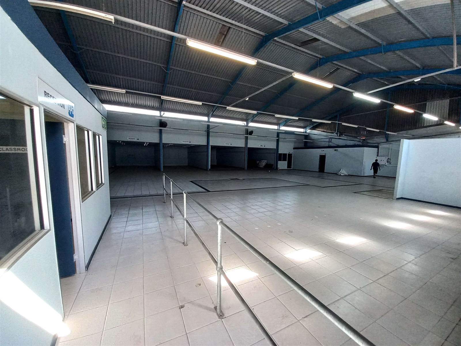 750  m² Industrial space in Westbank photo number 2