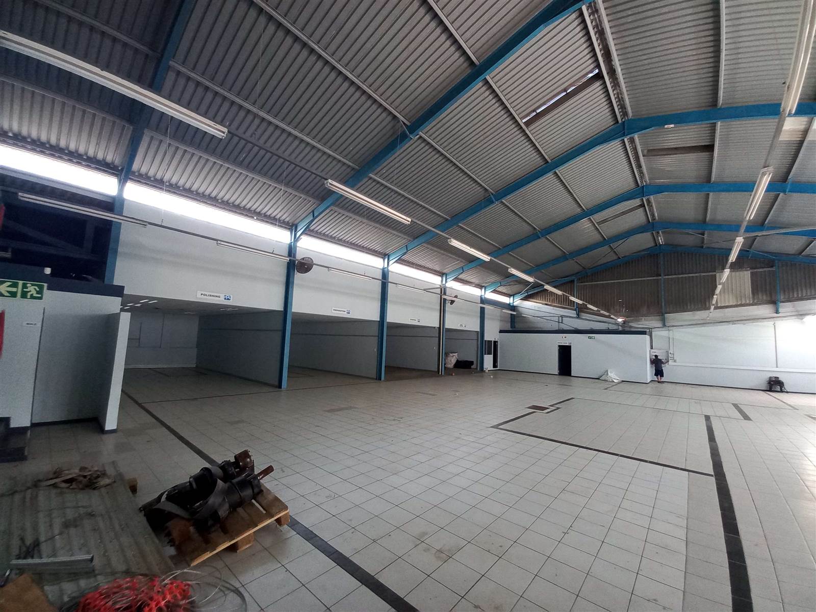 750  m² Industrial space in Westbank photo number 4