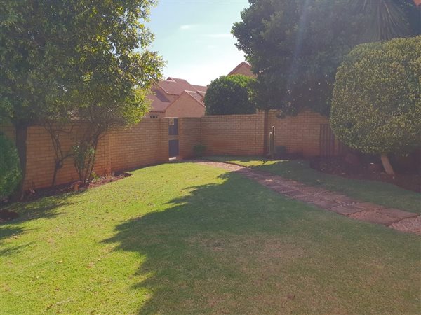 2 Bed Townhouse to rent in Mooikloof Ridge | RR3073438 | Private Property