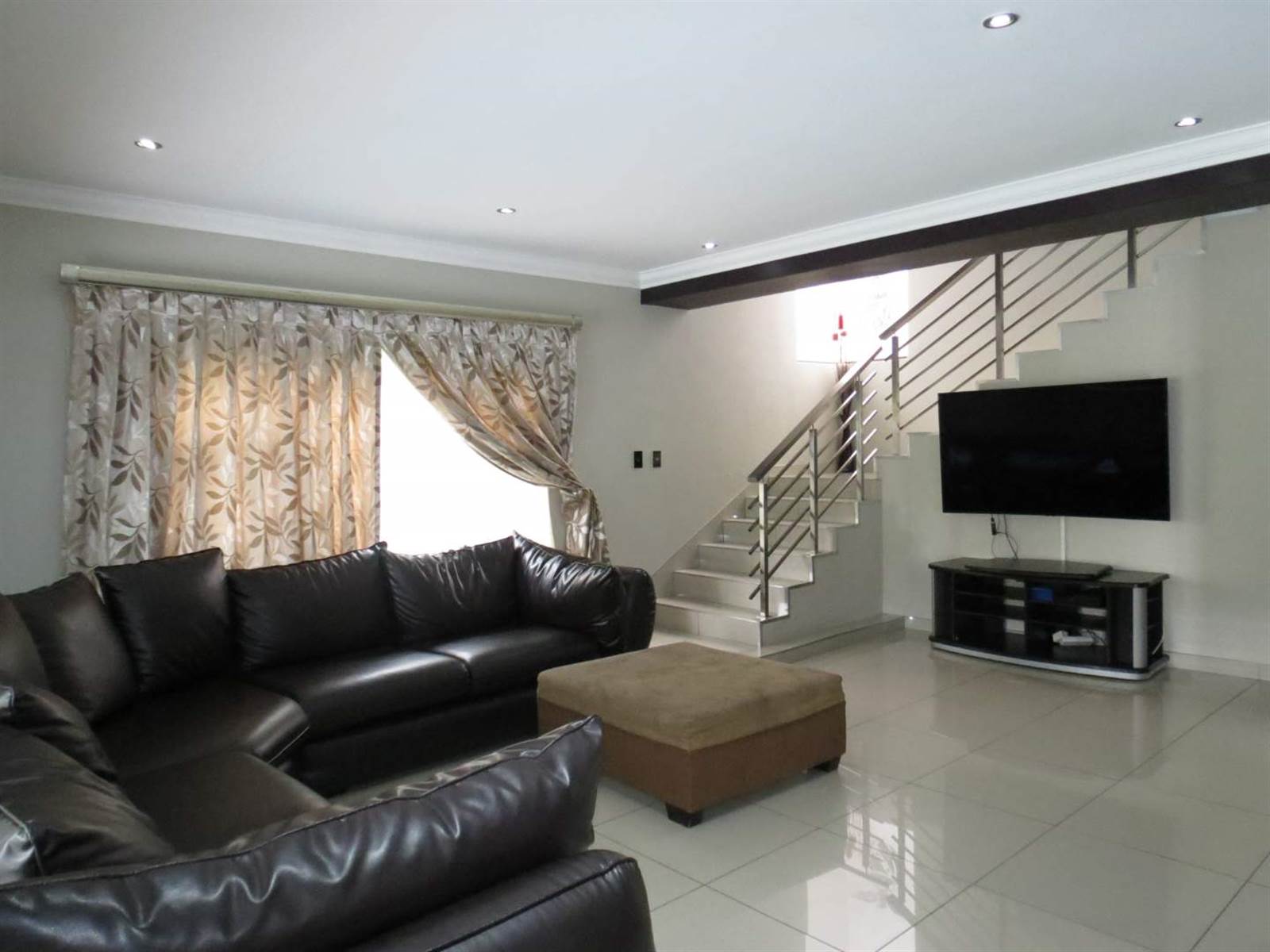 5 Bed House in Greenstone Hill photo number 11