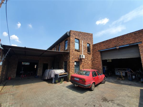 940  m² Industrial space