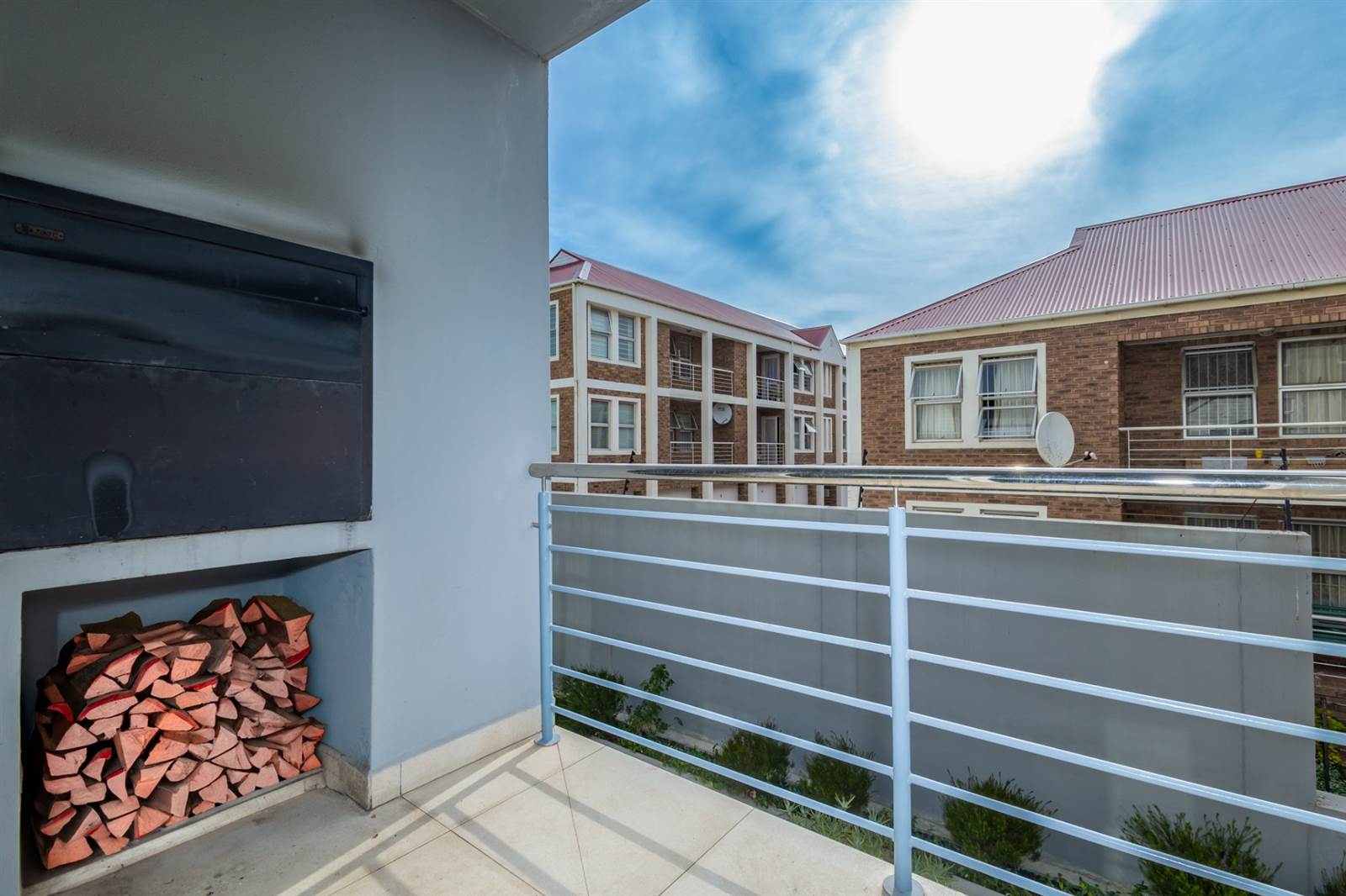 2 Bed Apartment in Durbanville Central photo number 16