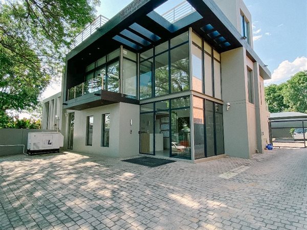 100  m² Commercial space in Parkhurst