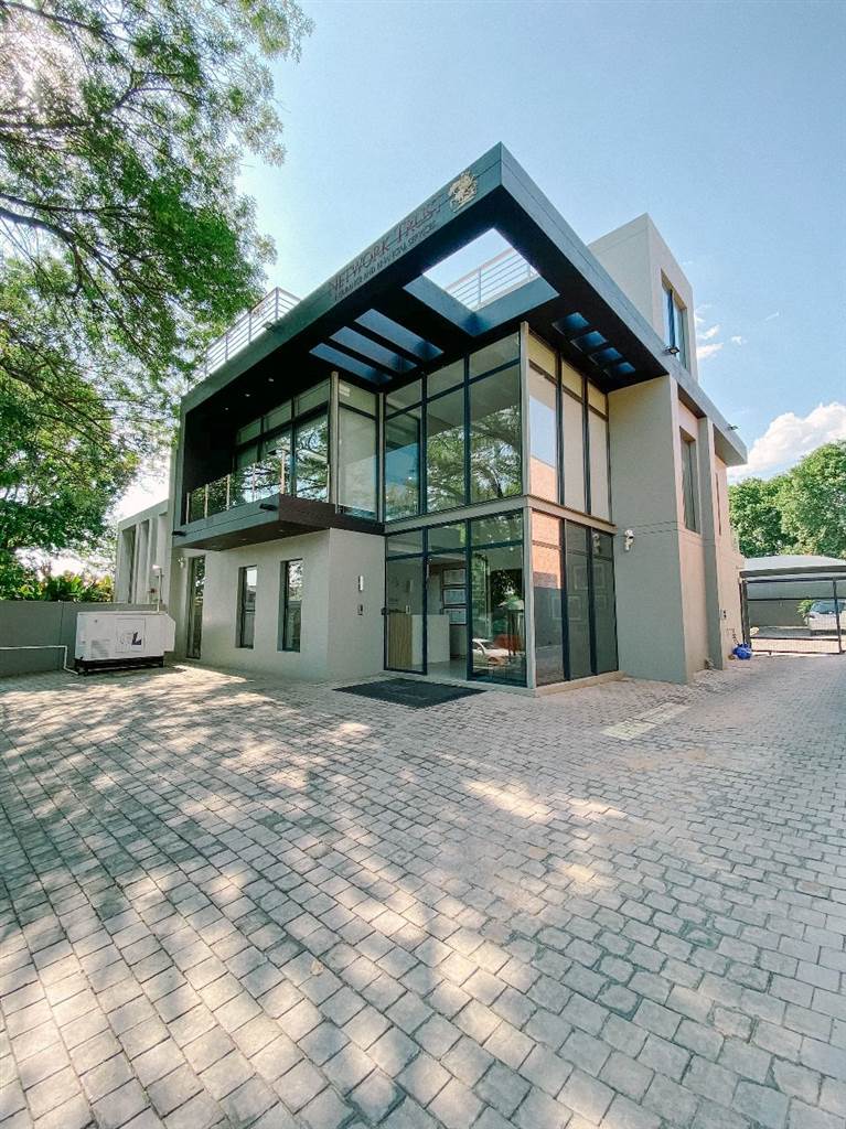 100  m² Commercial space in Parkhurst photo number 1