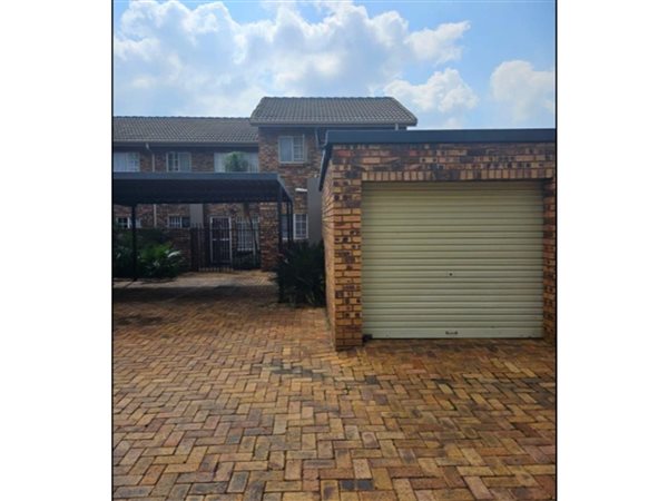 2 Bed Townhouse in Highveld