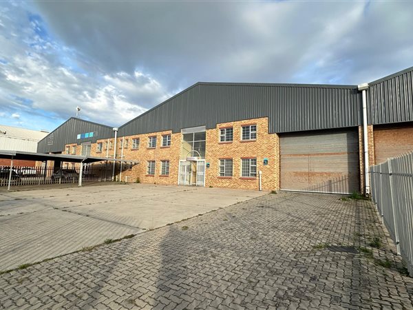 1 350  m² Industrial space