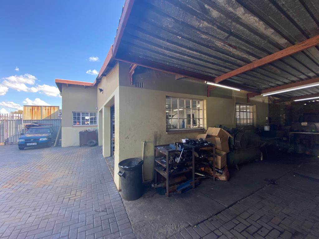 435  m² Commercial space in Klipfontein photo number 2
