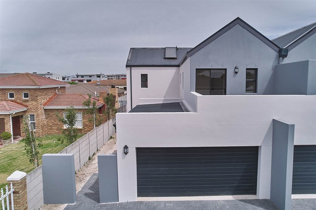 3 Bed House in Langeberg Heights photo number 4