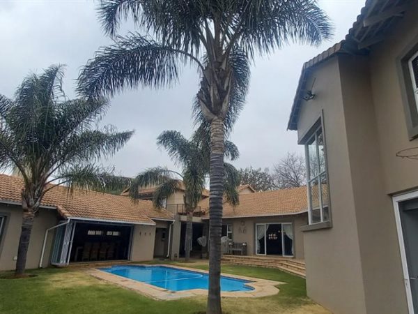 6 Bedroom House 6 Bedroom House
