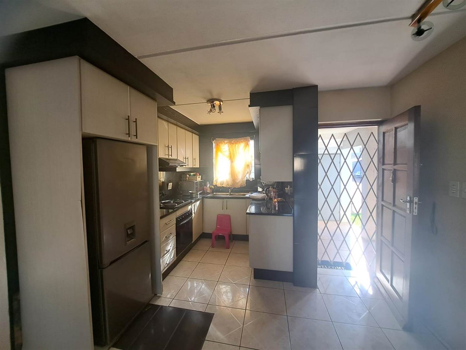2 Bed Townhouse in Booysens photo number 8