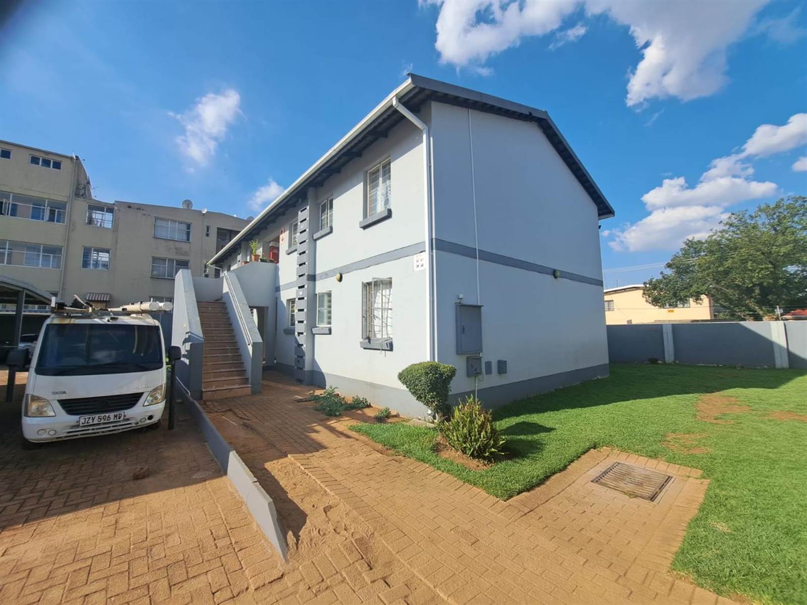 2 Bed Townhouse in Booysens photo number 3