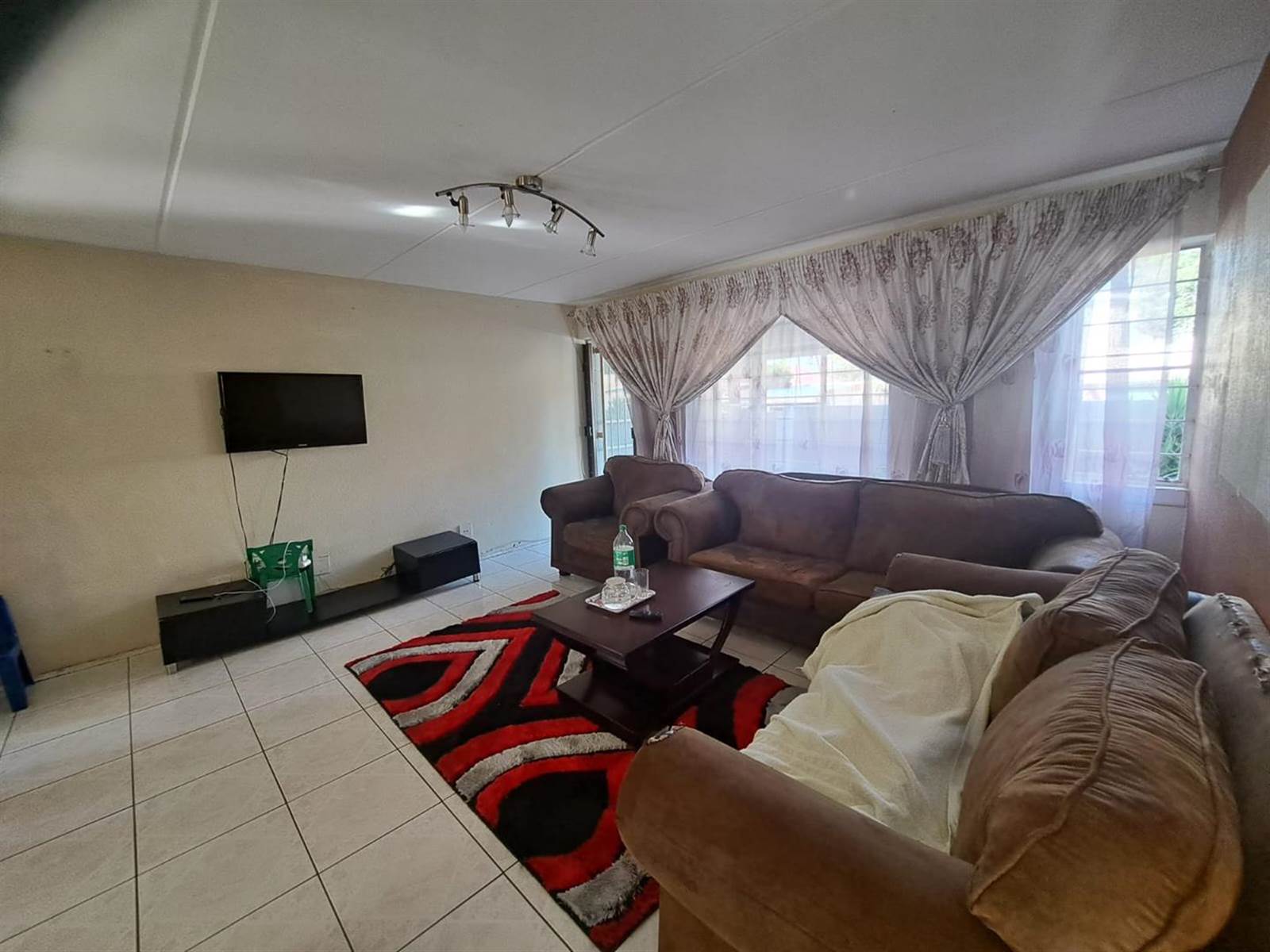 2 Bed Townhouse in Booysens photo number 10