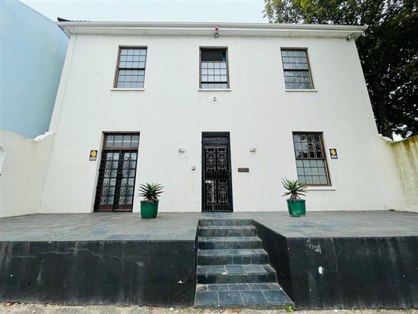 9 Bed House in Port Elizabeth Central