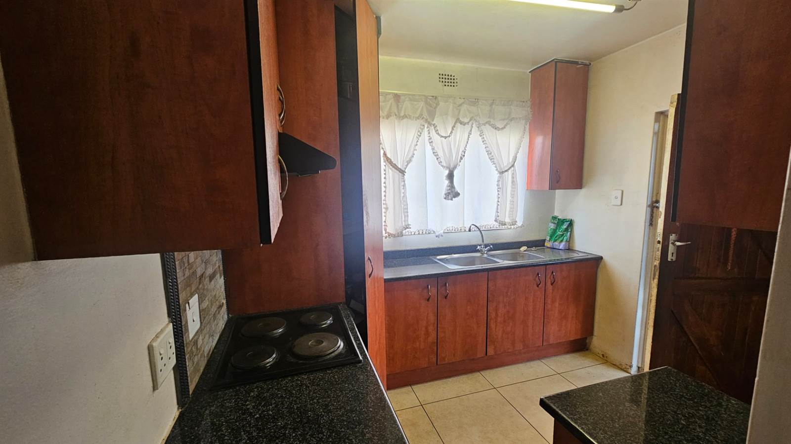 1 Bed Flat in Bosmont photo number 3