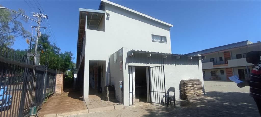 8000  m² Commercial space in Pretoria North photo number 14