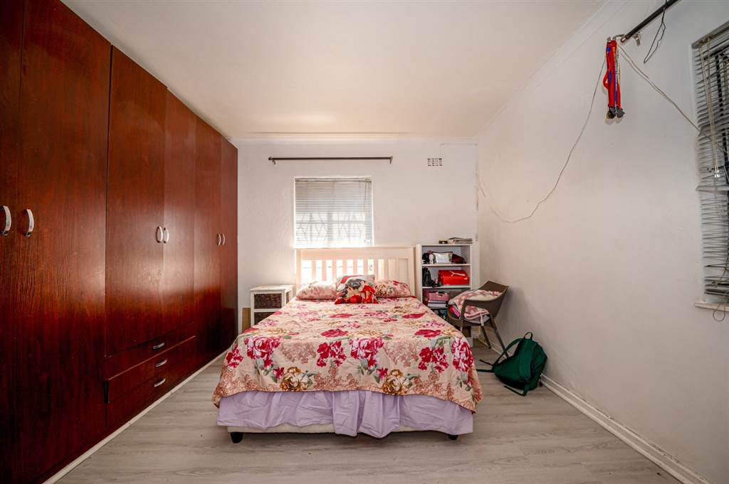 6 Bed House in Belhar photo number 12