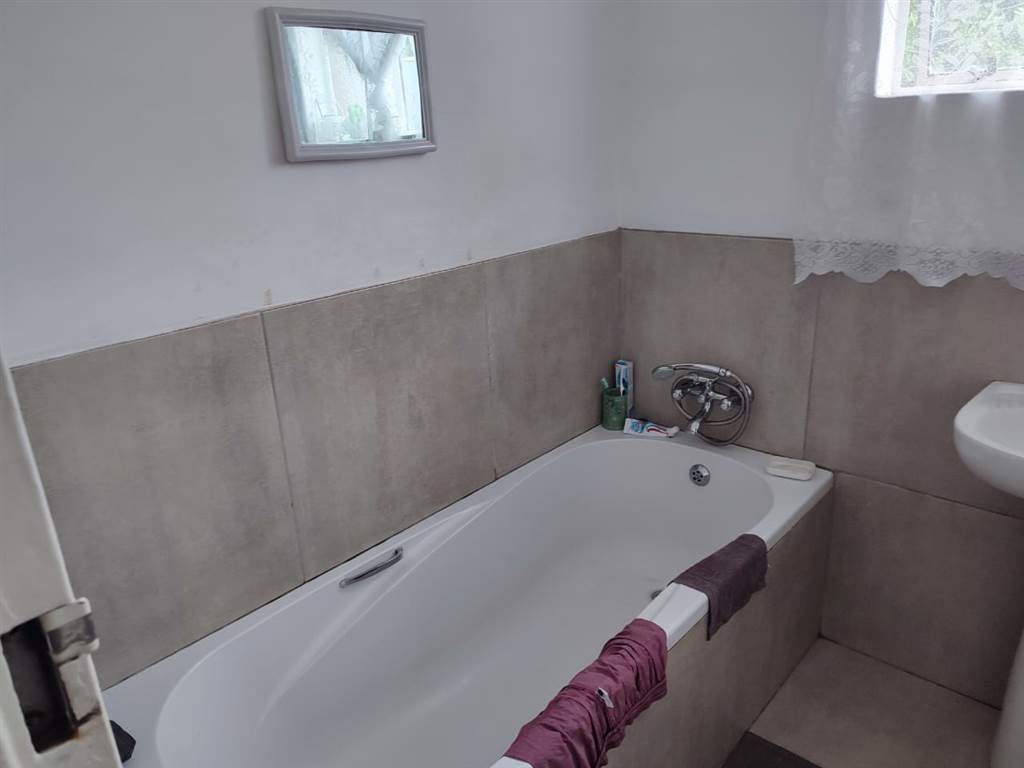 3 Bed House in Athlone photo number 9