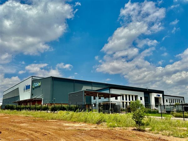 10000  m² Industrial space in Clayville