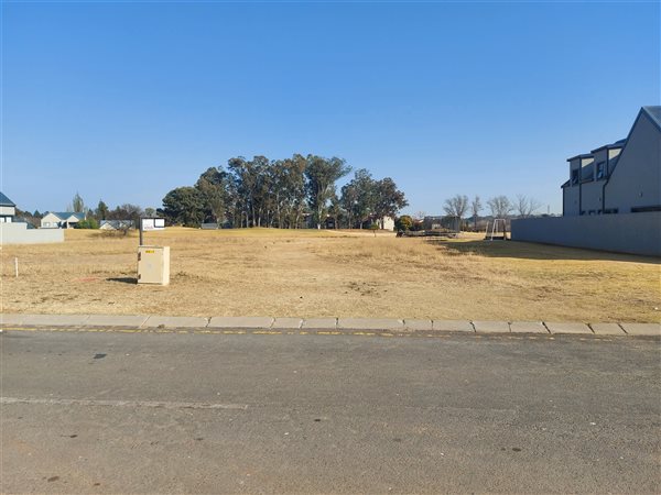 792 m² Land available in Heron Banks Golf And River Estate