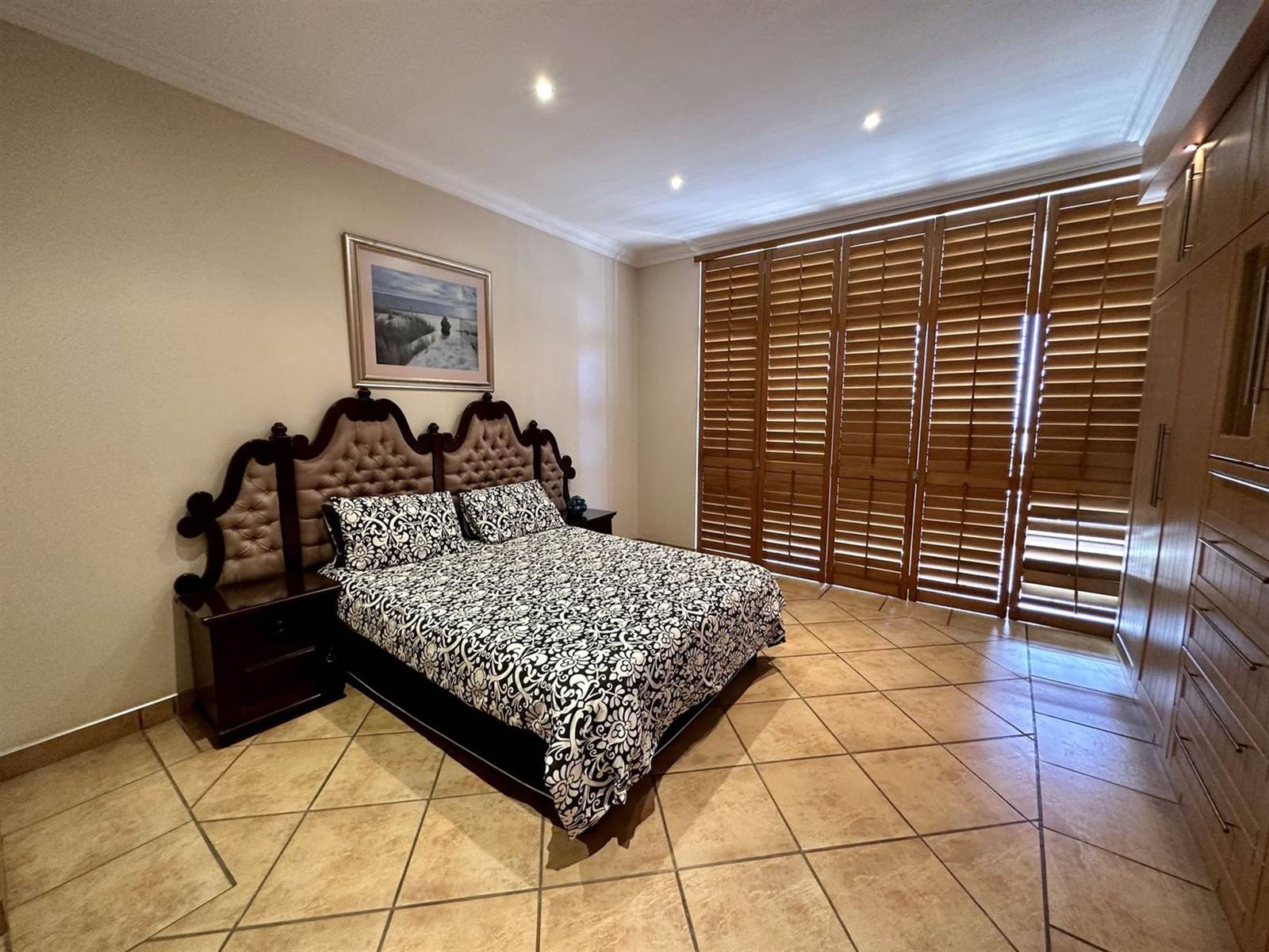 4 Bed Apartment in Umhlanga Ridge photo number 4