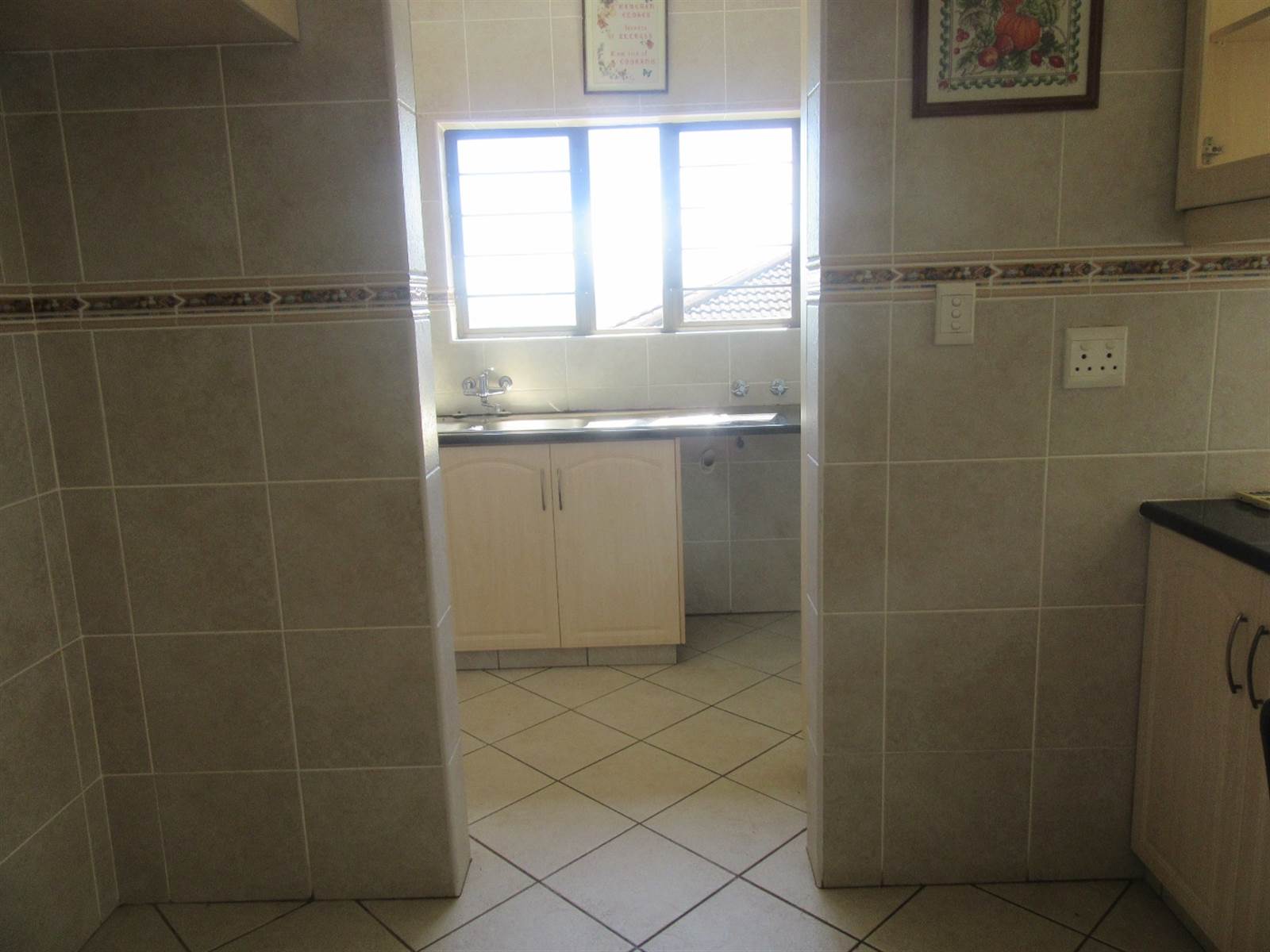 3 Bed Townhouse in Scottburgh Central photo number 14