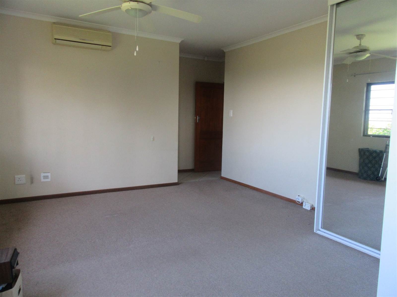 3 Bed Townhouse in Scottburgh Central photo number 13