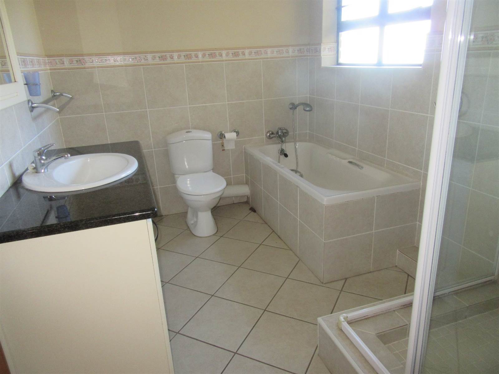 3 Bed Townhouse in Scottburgh Central photo number 15