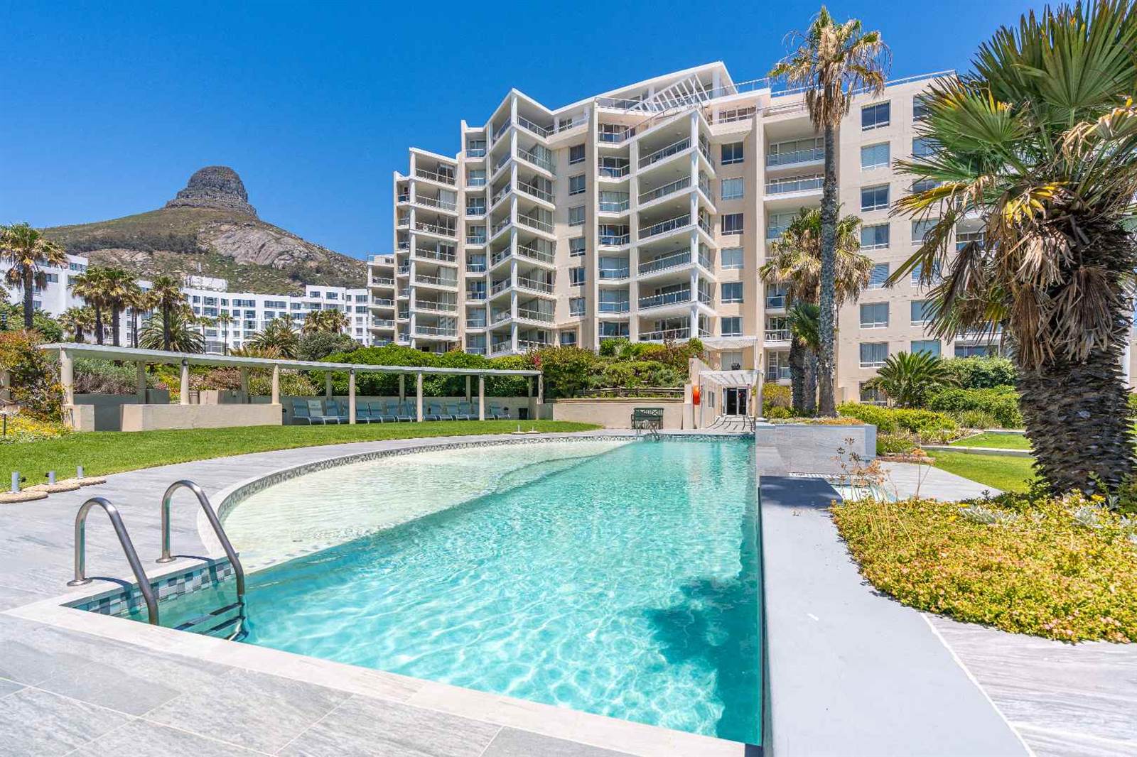 2 Bed Apartment in Sea Point photo number 1