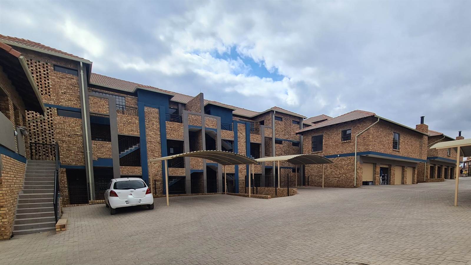 2 Bed Apartment in Raslouw photo number 17