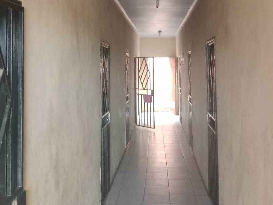 9 Bed House in Diepsloot photo number 4
