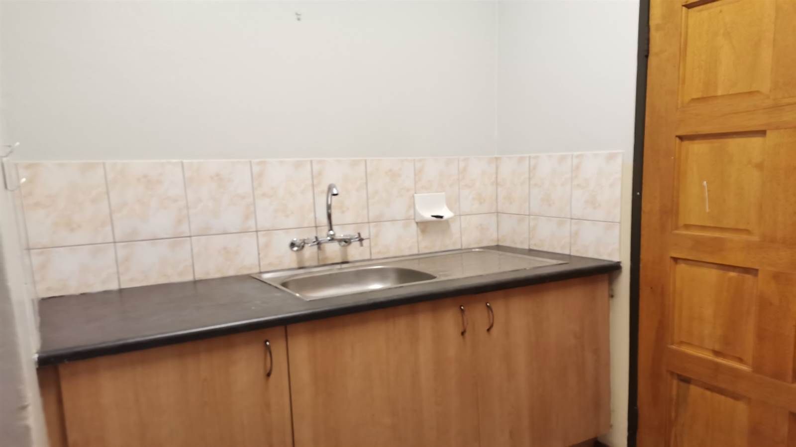 1 Bed Apartment in Potchefstroom Central photo number 11