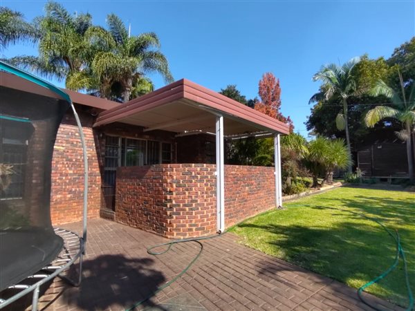 4 Bed House in Theresa Park