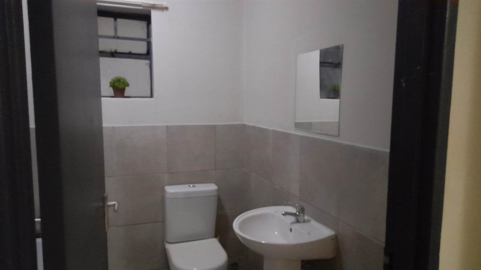 2 Bed Apartment in Belhar photo number 6