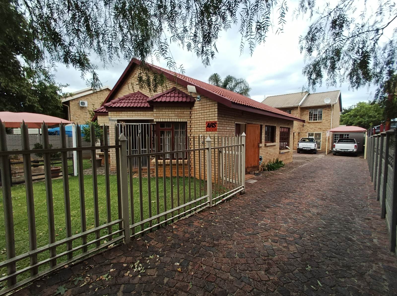 90  m² Commercial space in Rustenburg Central photo number 1
