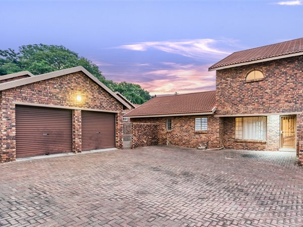 3 Bedroom Townhouse 3 Bedroom Townhouse