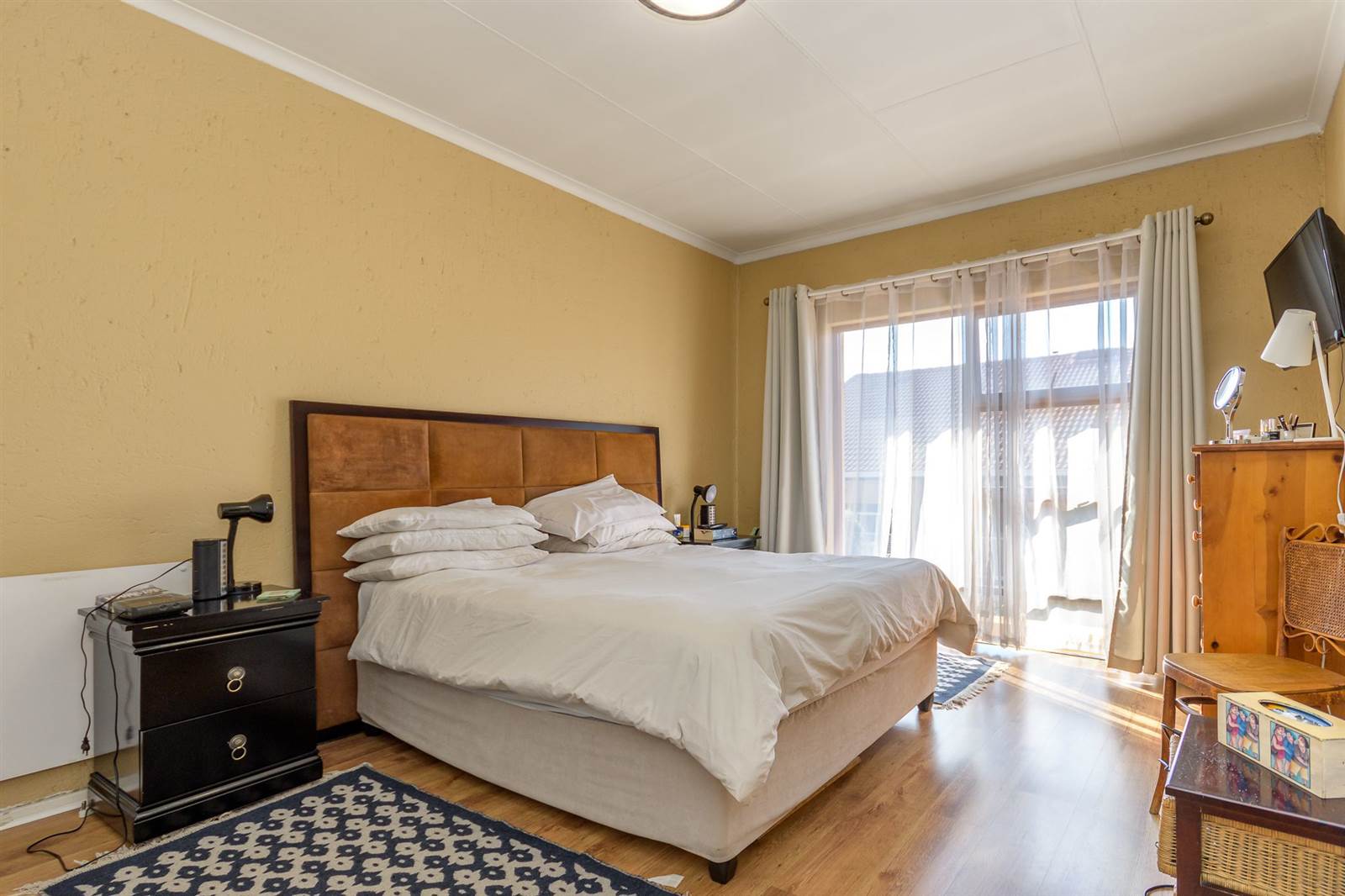2 Bed Apartment in Corlett Gardens photo number 7