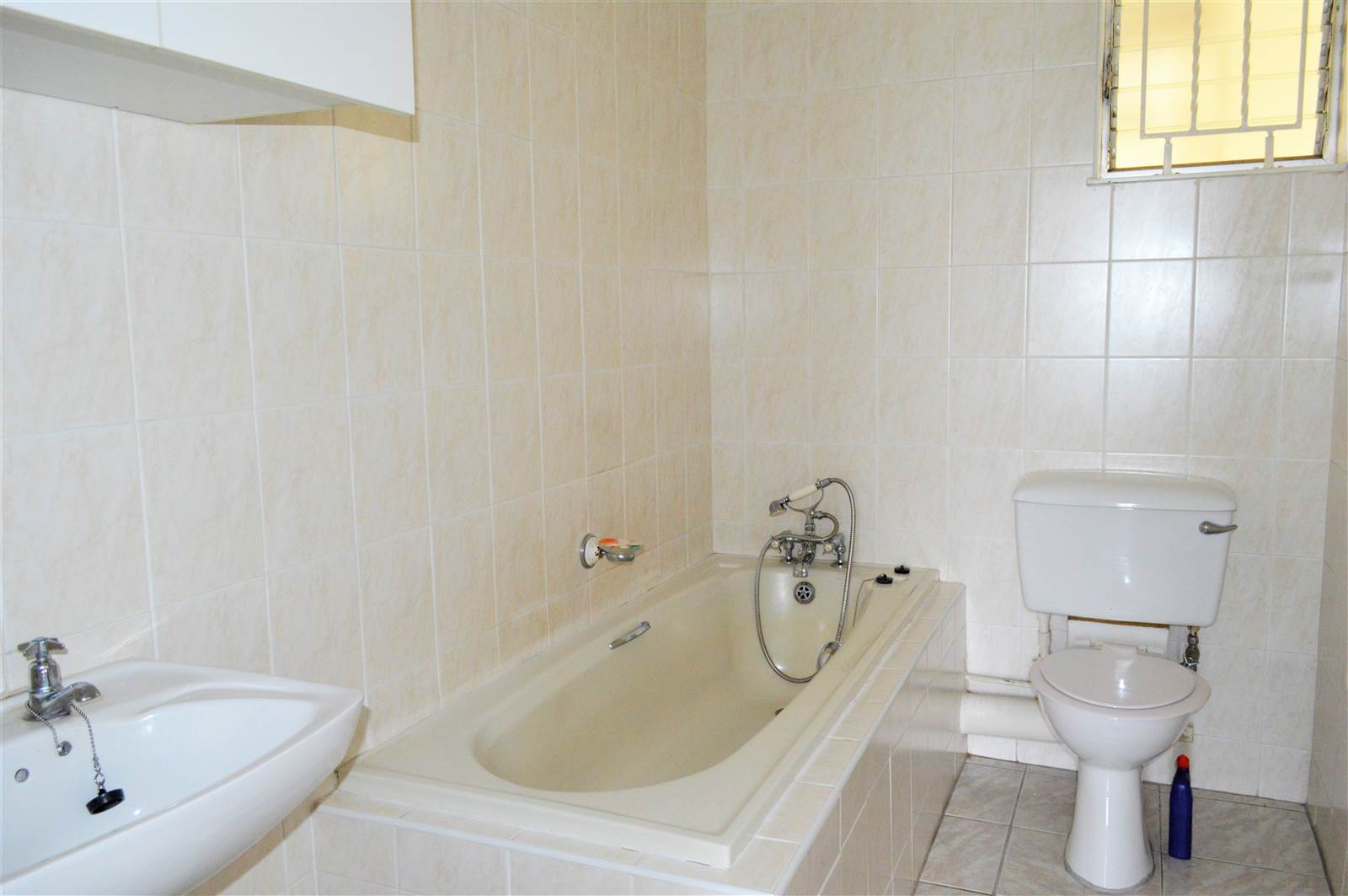 2 Bed Apartment in Prospect Hall photo number 7