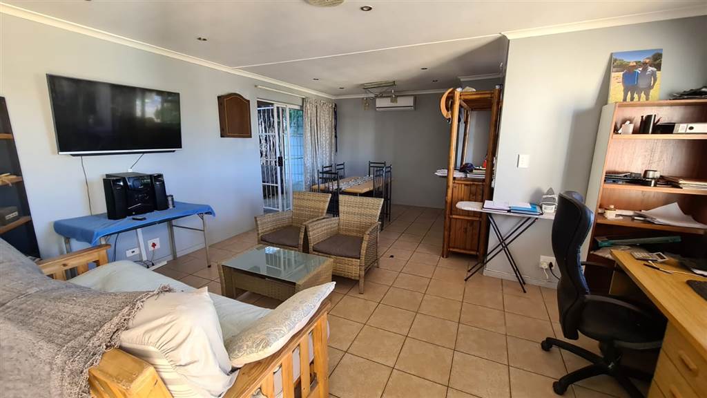 2 Bed Townhouse in Protea Heights photo number 5