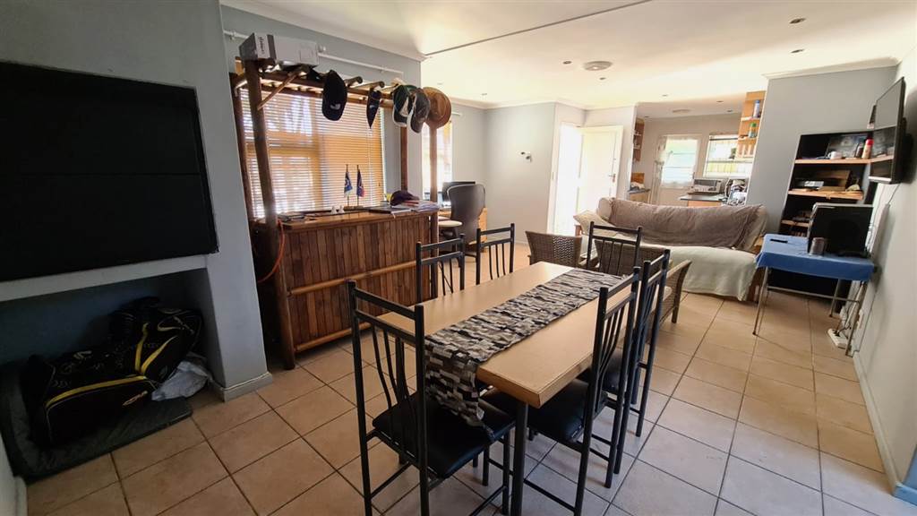 2 Bed Townhouse in Protea Heights photo number 3