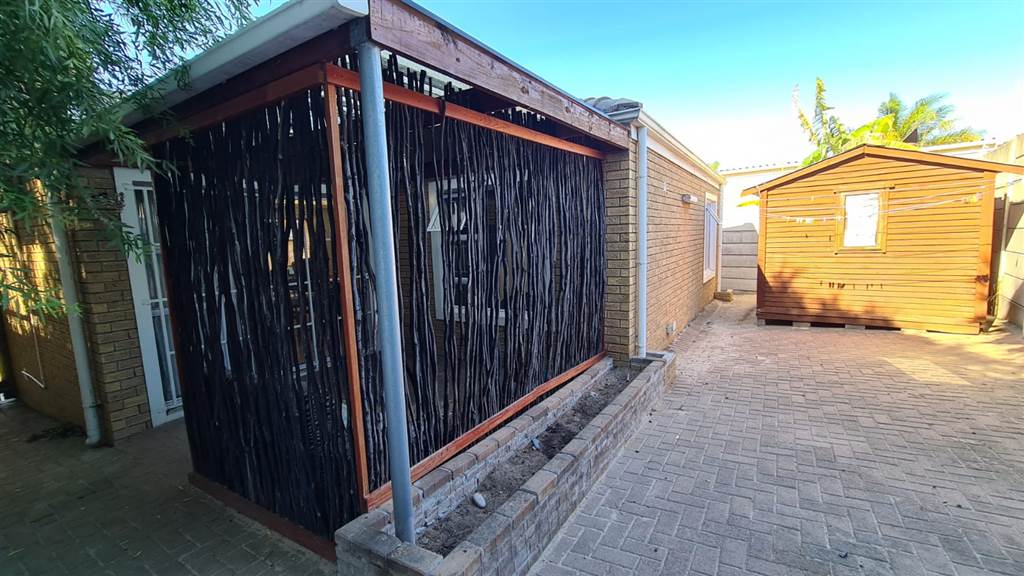 2 Bed Townhouse in Protea Heights photo number 14