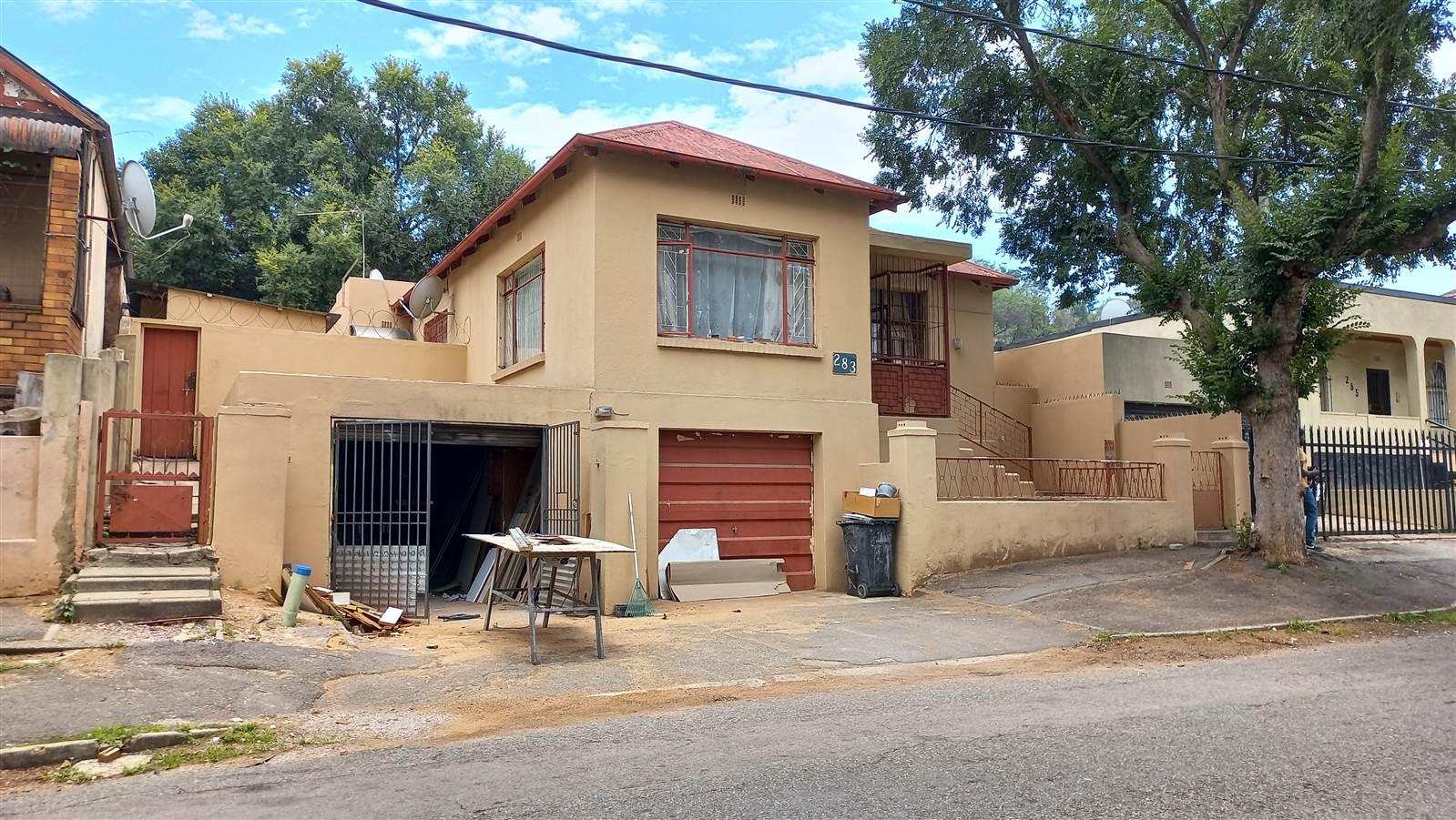 5 Bed House in Jeppestown photo number 1