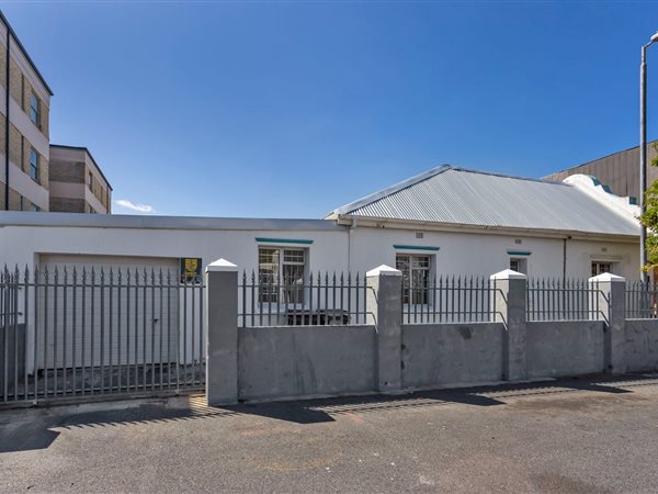 5 Bed House in Strand Central