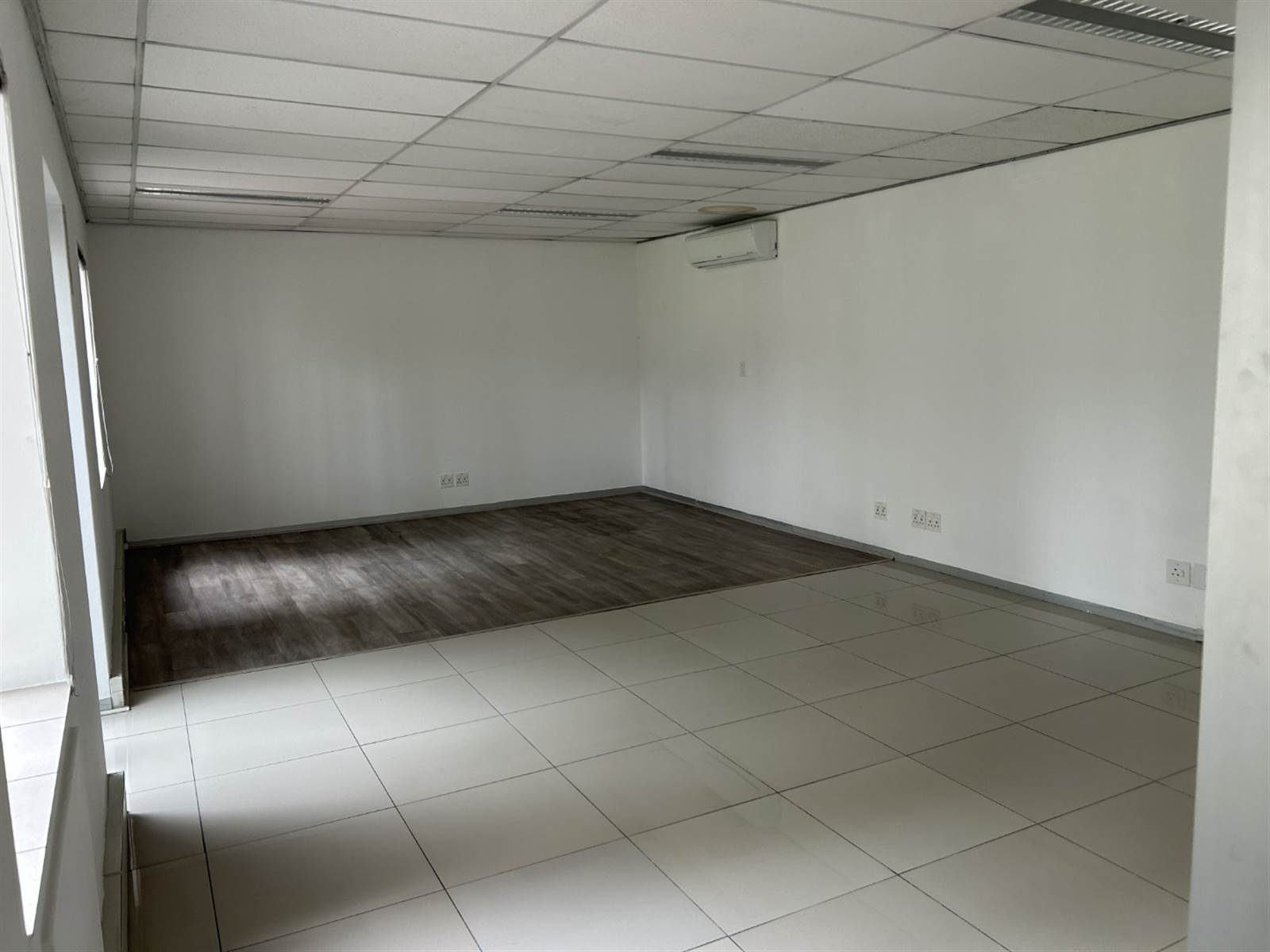 208  m² Commercial space in Woodmead photo number 10